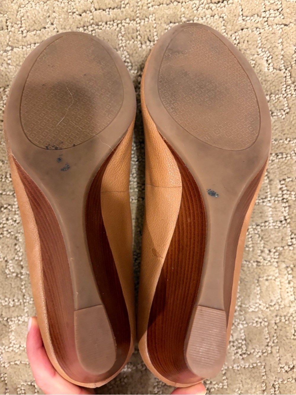 Tory Burch Tan Leather Low Wedge Pumps Size 9 - Picture 5 of 5